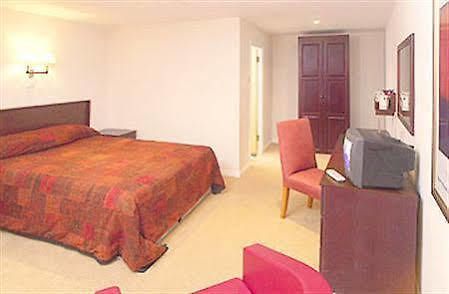 Hotel St Lawrence Luton  Exterior photo