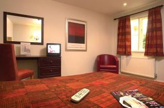 Hotel St Lawrence Luton  Exterior photo